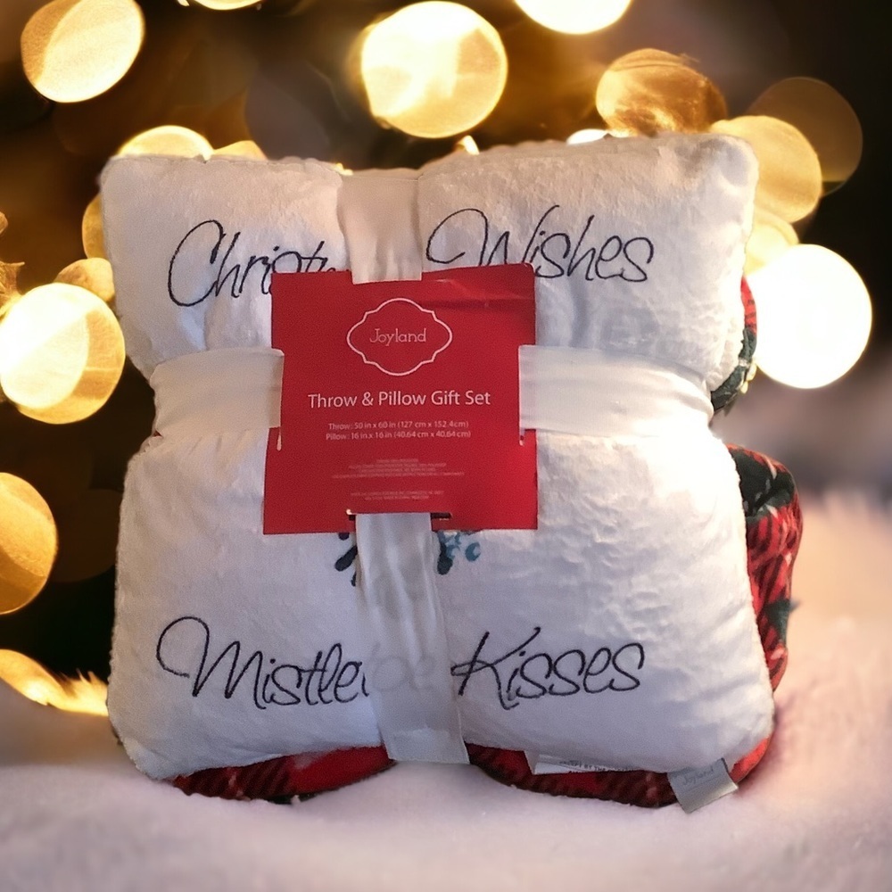 Joyland Holiday Throw & Pillow Gift Set. - Picture 1 of 7